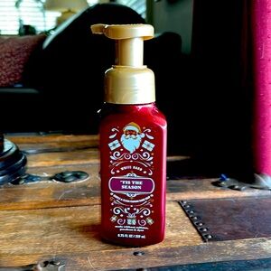 Bath and body works “Tis the season” foaming hand soap